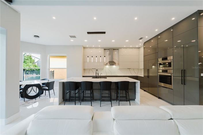 Image No.12-4 Bed Property for sale