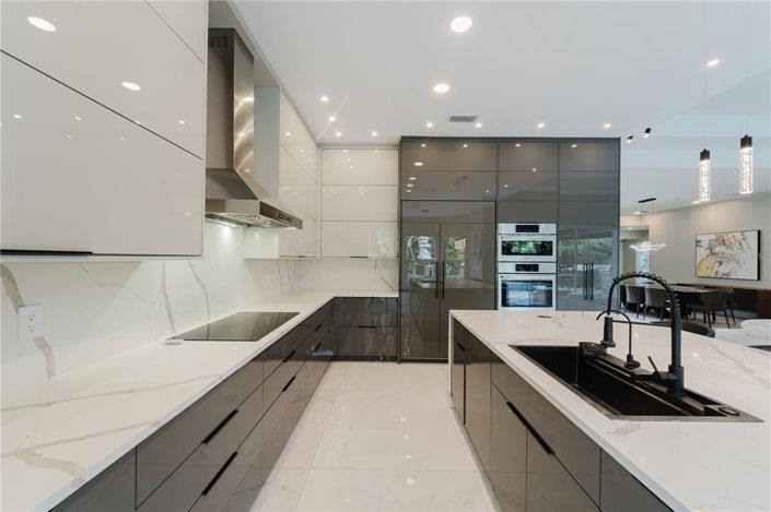 Image No.15-4 Bed Property for sale