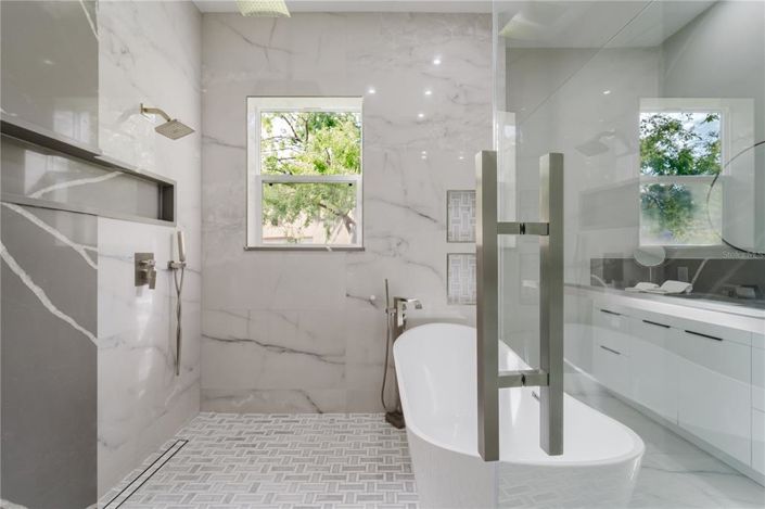 Image No.35-4 Bed Property for sale