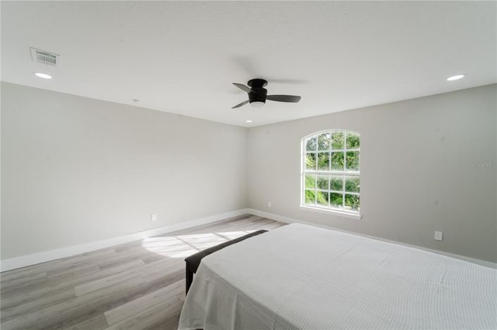 Image No.43-4 Bed Property for sale