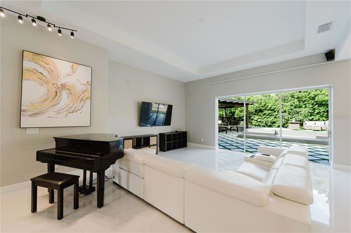 Image No.5-4 Bed Property for sale