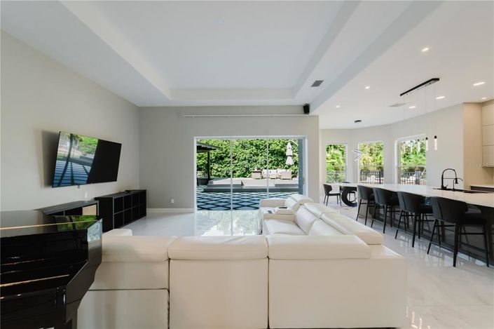 Image No.6-4 Bed Property for sale