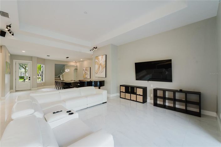 Image No.8-4 Bed Property for sale