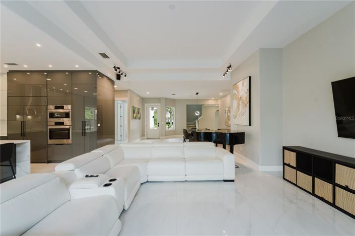 Image No.9-4 Bed Property for sale