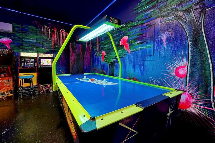 Image No.38-6 Bed Property for sale