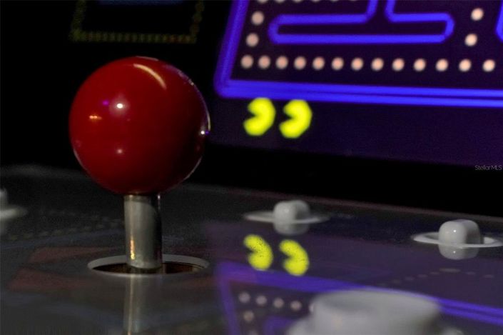 Image No.42-6 Bed Property for sale