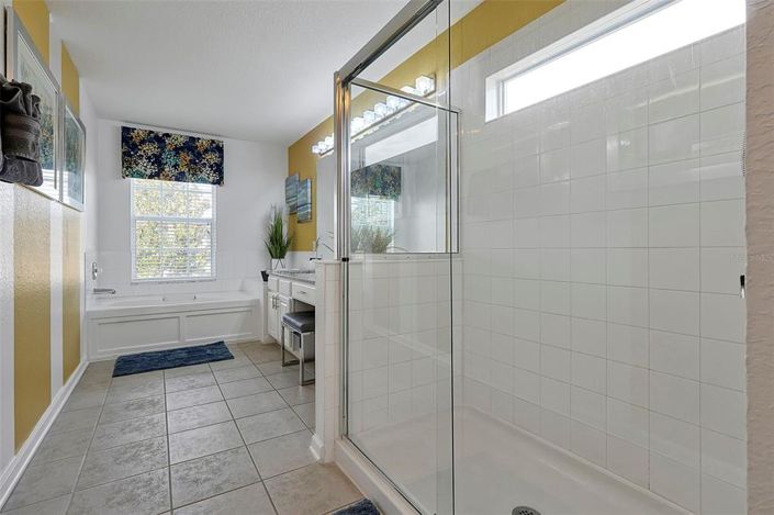 Image No.54-6 Bed Property for sale