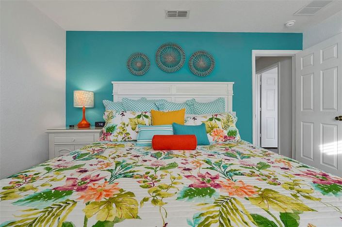 Image No.65-6 Bed Property for sale