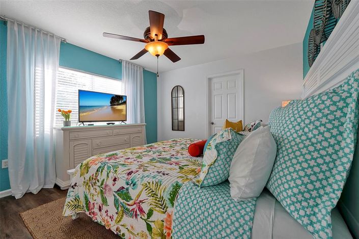 Image No.67-6 Bed Property for sale