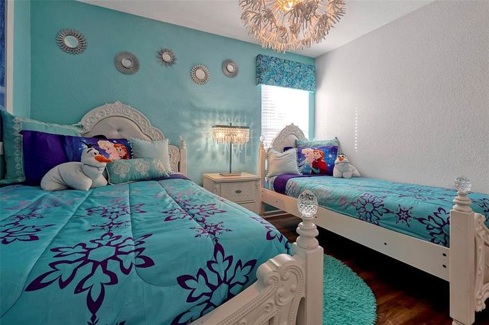 Image No.70-6 Bed Property for sale