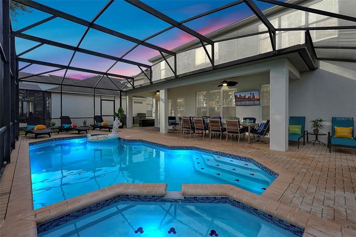 Image No.86-6 Bed Property for sale