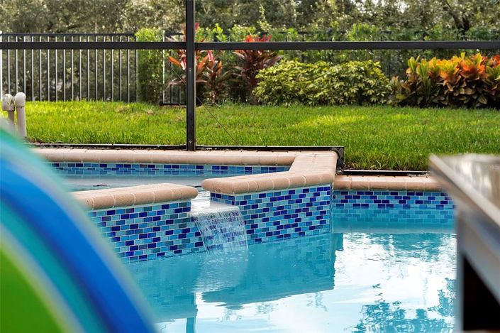 Image No.87-6 Bed Property for sale