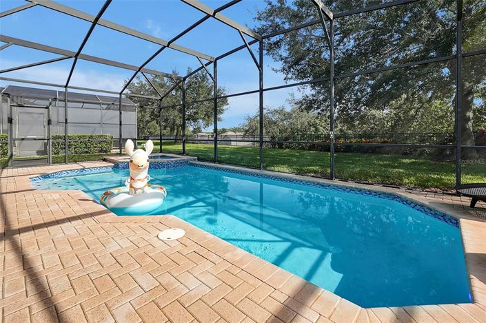 Image No.89-6 Bed Property for sale