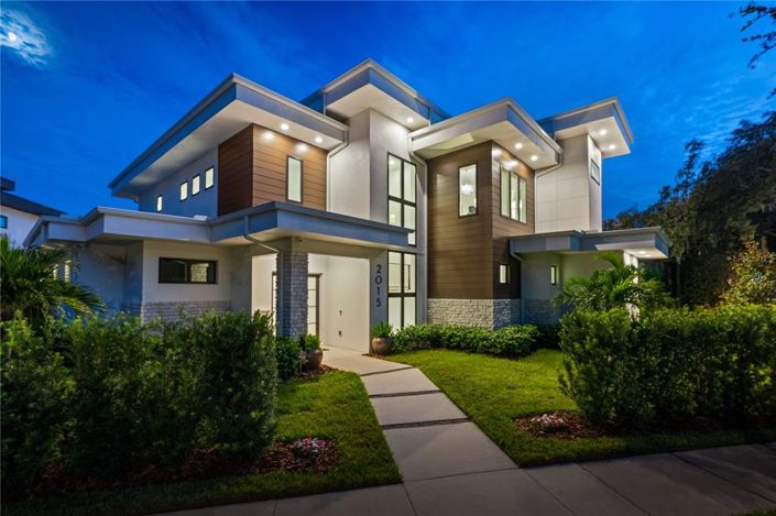 Image No.1-5 Bed Property for sale