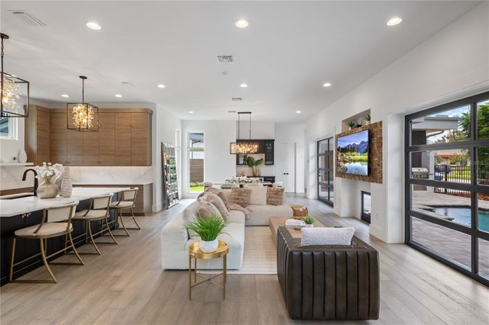 Image No.12-5 Bed Property for sale