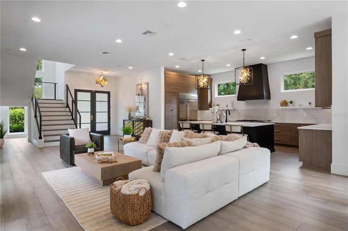 Image No.14-5 Bed Property for sale