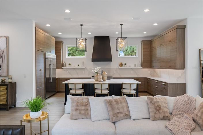 Image No.17-5 Bed Property for sale