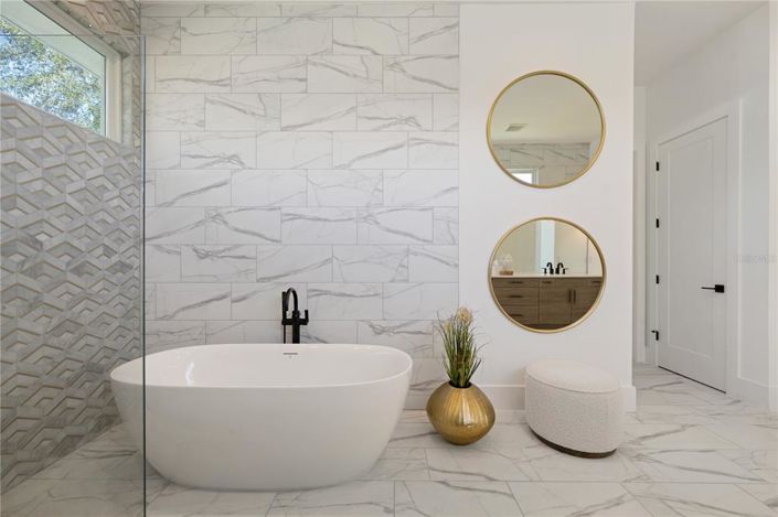 Image No.30-5 Bed Property for sale