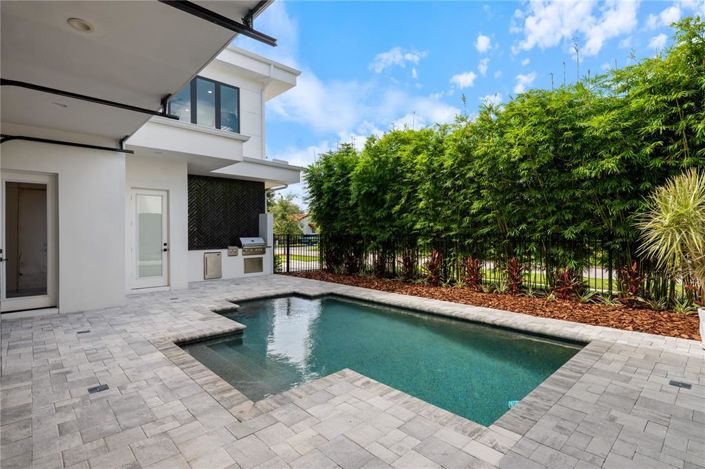 Image No.55-5 Bed Property for sale