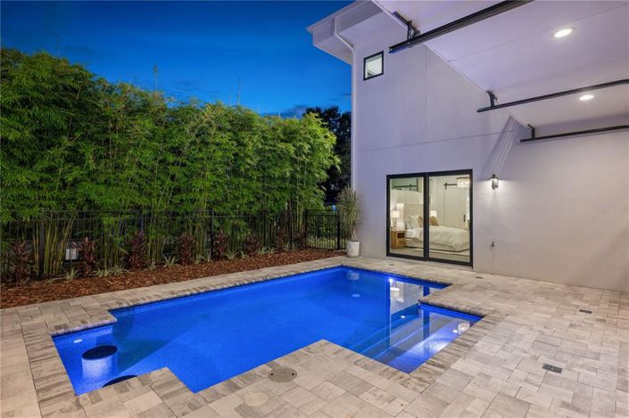 Image No.56-5 Bed Property for sale