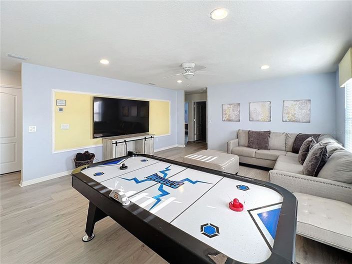 Image No.18-6 Bed Property for sale