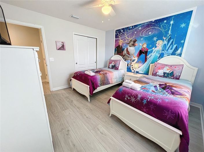 Image No.26-6 Bed Property for sale