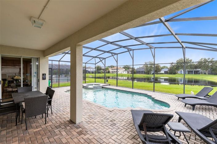 Image No.8-6 Bed Property for sale