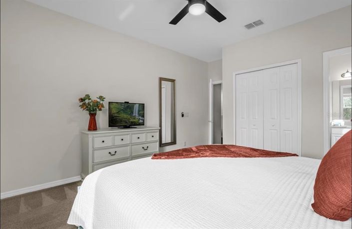 Image No.26-6 Bed Property for sale