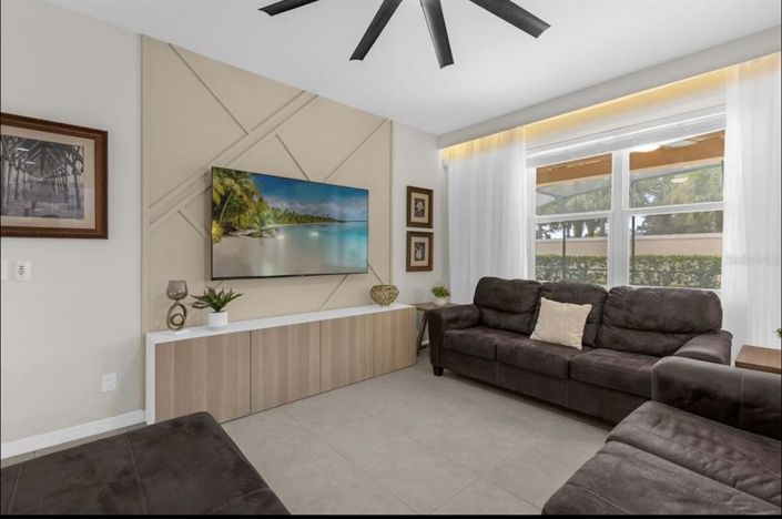 Image No.5-6 Bed Property for sale