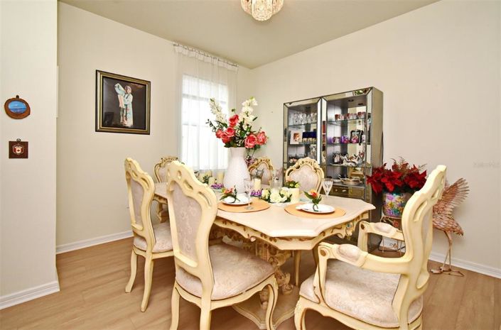 Image No.26-4 Bed Property for sale