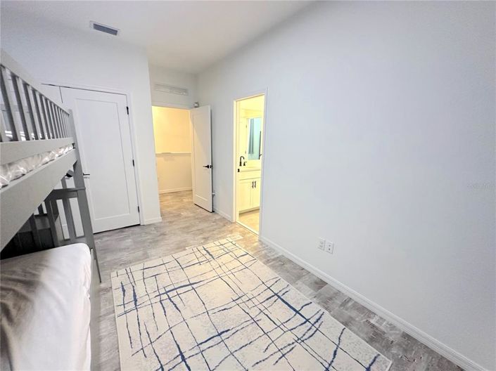 Image No.24-3 Bed Townhouse for sale