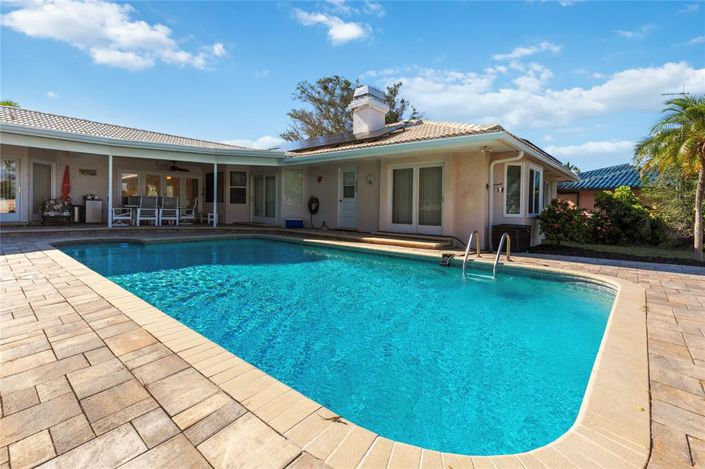 Image No.17-5 Bed Property for sale