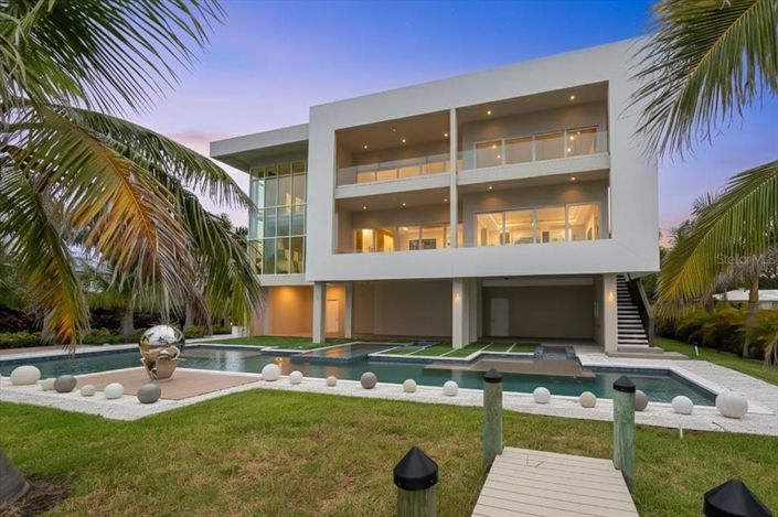 Image No.15-6 Bed Property for sale