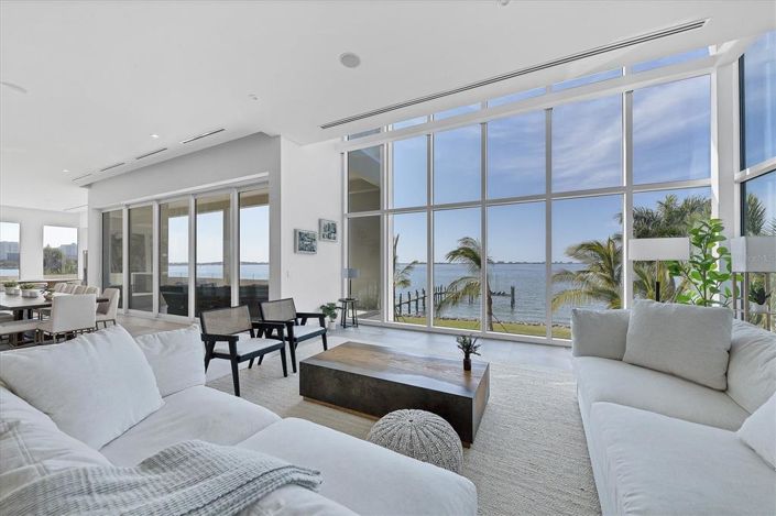 Image No.21-6 Bed Property for sale