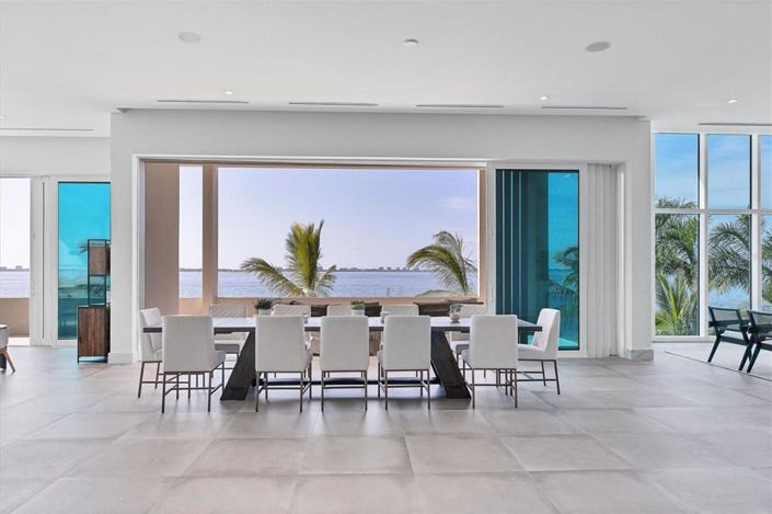 Image No.25-6 Bed Property for sale