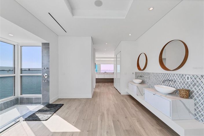 Image No.39-6 Bed Property for sale