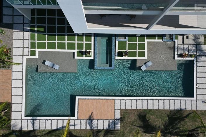 Image No.4-6 Bed Property for sale