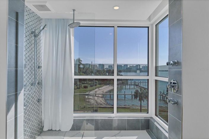 Image No.41-6 Bed Property for sale