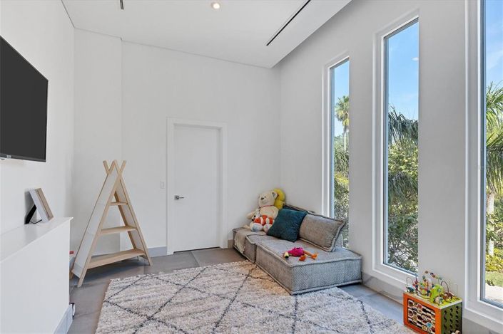 Image No.47-6 Bed Property for sale