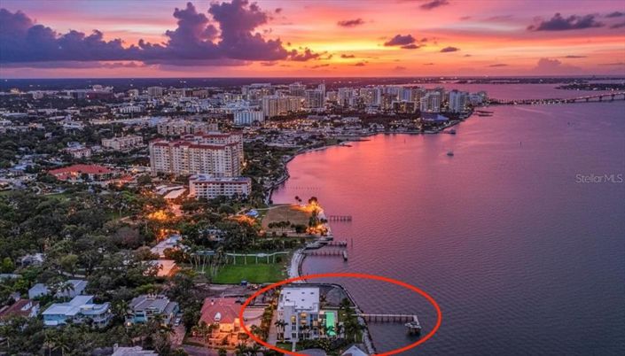 Image No.6-6 Bed Property for sale