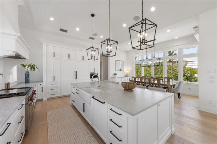 Image No.14-5 Bed Property for sale