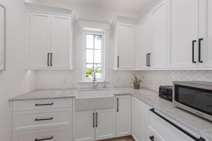 Image No.20-5 Bed Property for sale