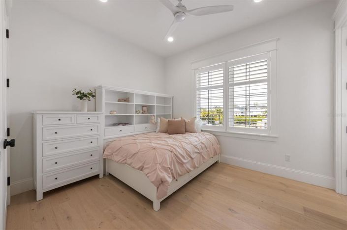 Image No.23-5 Bed Property for sale