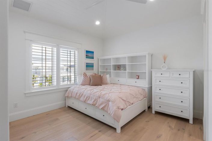 Image No.36-5 Bed Property for sale