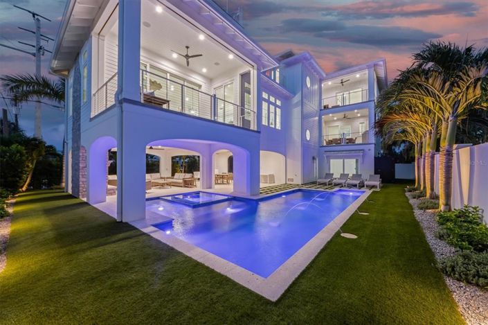 Image No.65-5 Bed Property for sale