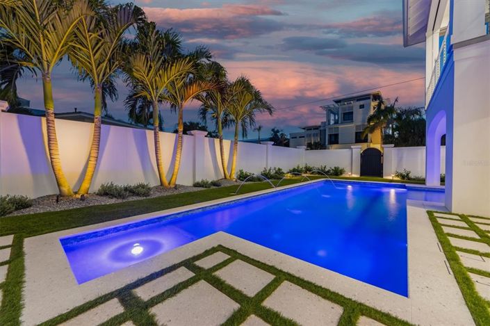 Image No.66-5 Bed Property for sale