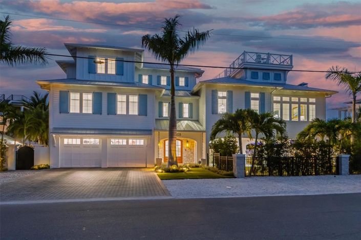 Image No.67-5 Bed Property for sale