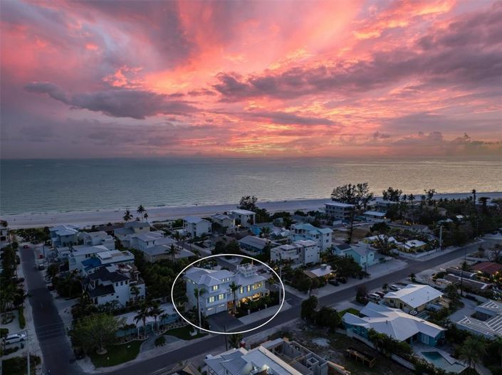 Image No.82-5 Bed Property for sale