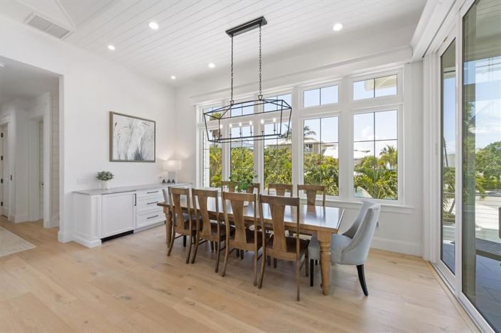 Image No.9-5 Bed Property for sale