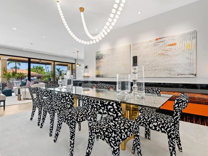 Image No.10-4 Bed Property for sale